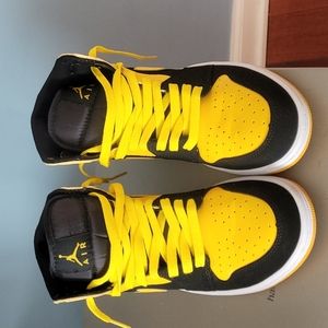 Nike Mid Jordan 1 New Love